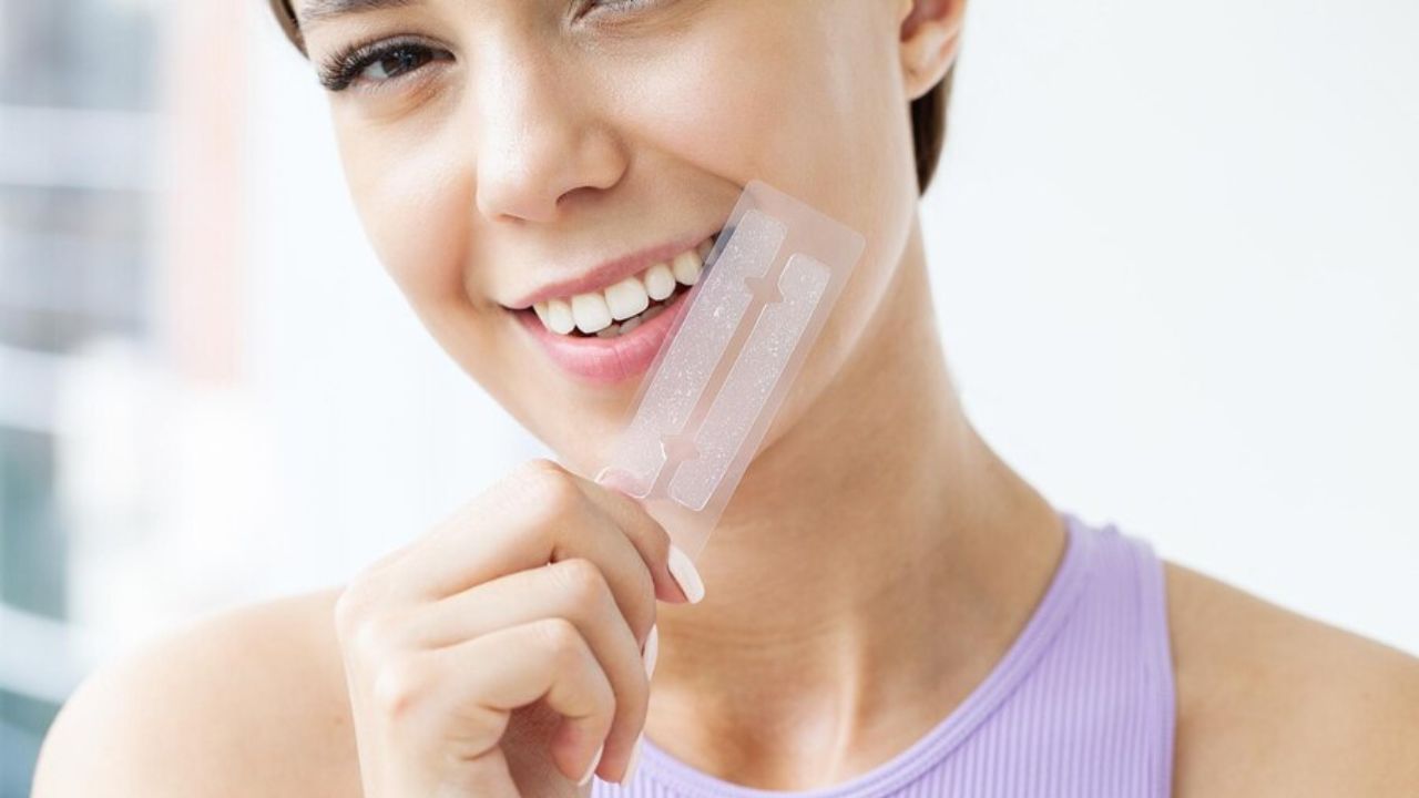 Achieving a Bright Smile with Teeth Whitening Strips